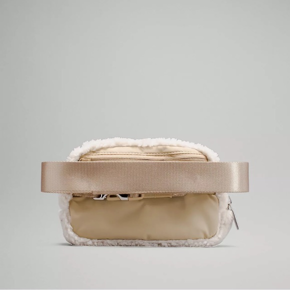 Lululemon Everywhere Belt Bag 1L *Fleece - Picture 3 of 12
